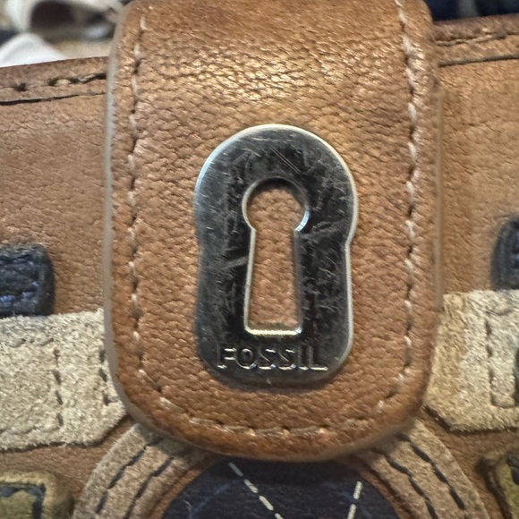 Fossil | Women’s Brown Leather Vintage Wallet with Heart Camera Design - Picture 5 of 6
